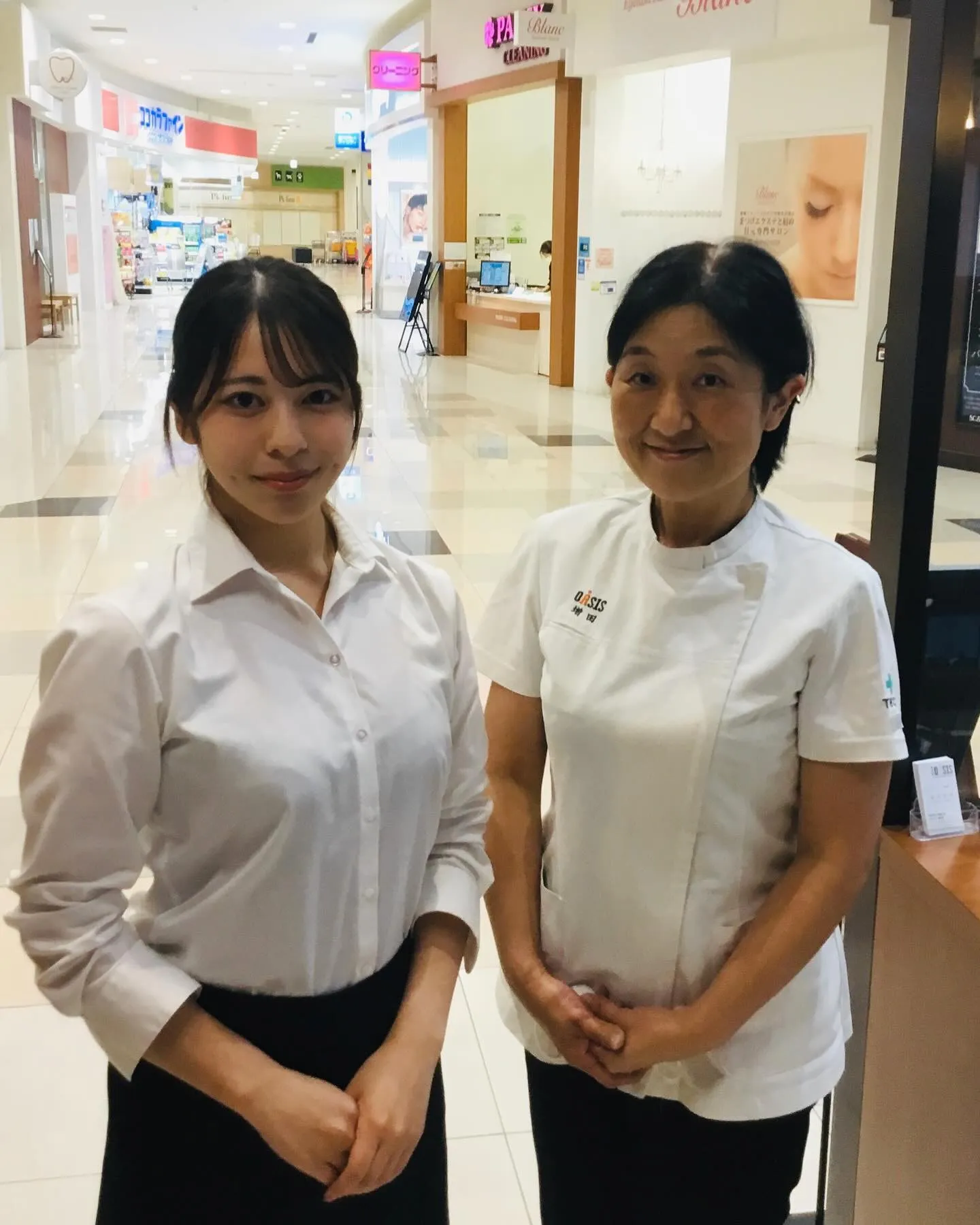 整体院イオンモール福津院 小顔整体後にツーショット!